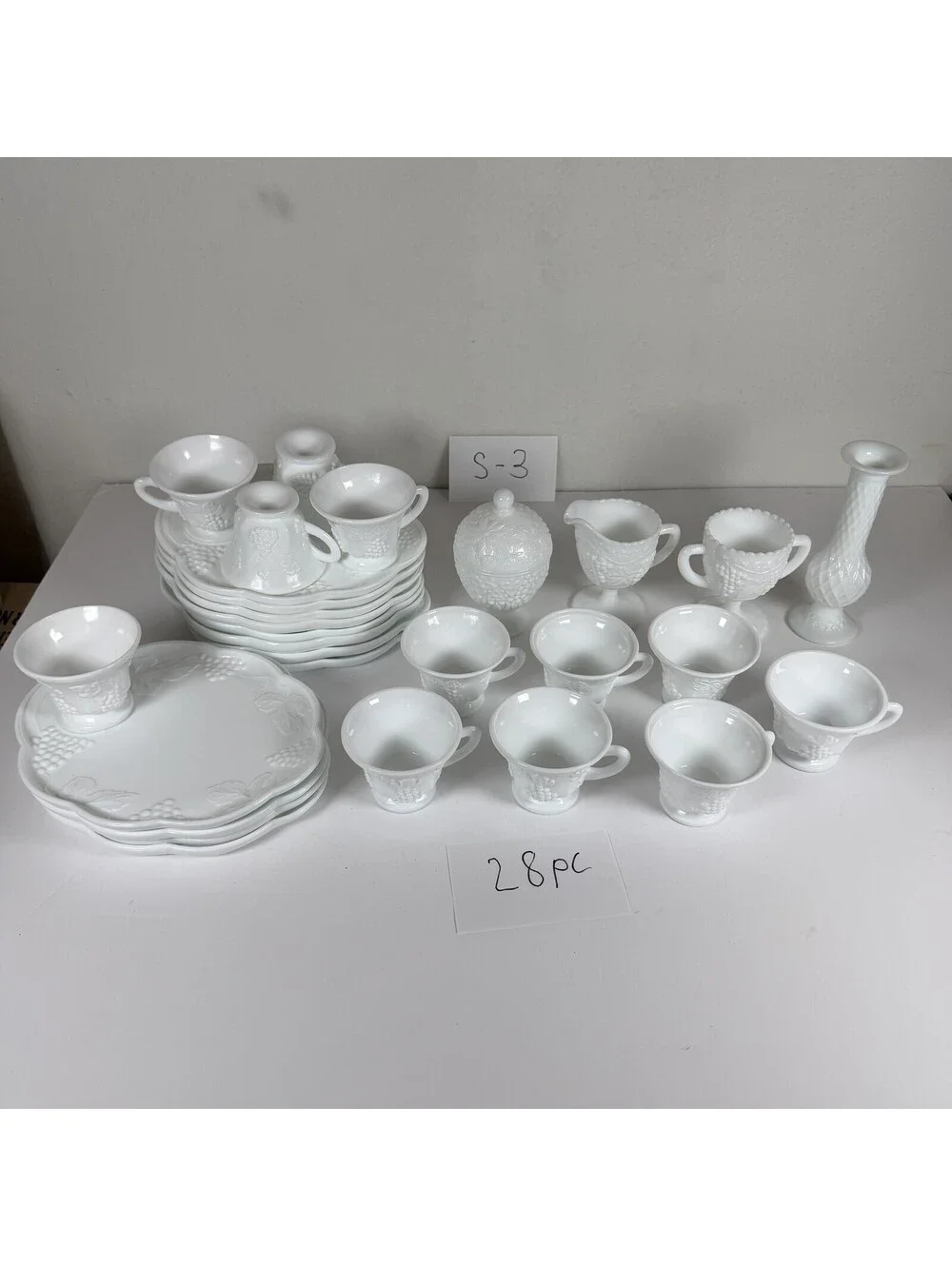 Vintage Imperial Glass Milk Glass Harvest Grape 28pc Set S-3 White Dinnerware